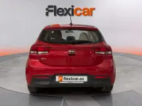 Usado Kia Rio 84 CV (61 kW) 2019 Rojo Berlina