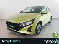 Usado Hyundai i20 101 CV (74 kW) 2024 Verde Utilitario