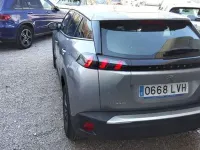 Usado Peugeot 2008 Active 110 CV (80 kW) 2021 Gris SUV
