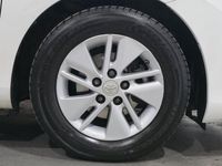 Usado Toyota Auris Hybrid Active 136 CV (100 kW) 2019 Blanco Berlina