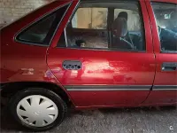Usado Opel Vectra 116 CV (85 kW) 1991 Granate Utilitario