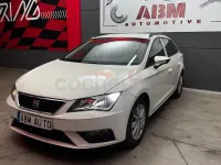 Usado Seat Leon Style 130 CV (95 kW) 2019 Blanco Familiar