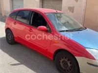 Usado Ford Focus Trend 100 CV (73 kW) 2004 Rojo Berlina