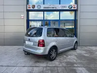 Usado VW Touran 140 CV (102 kW) 2008 Gris / plata Monovolumen