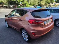 Usado Ford Fiesta Titanium 100 CV (73 kW) 2018 Naranja Utilitario