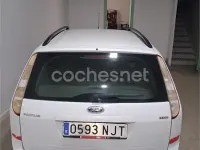 Usado Ford Focus Trend 109 CV (80 kW) 2010 Blanco Familiar
