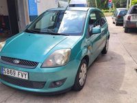 Usado Ford Fiesta Trend 90 CV (66 kW) 2007 Verde Utilitario