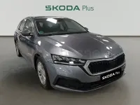 Usado Skoda Octavia Ambition 115 CV (84 kW) 2023 Gris / plata Familiar