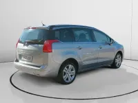 Usado Peugeot 5008 Allure 131 CV (96 kW) 2016 Gris / plata Monovolumen