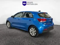 Usado Kia Rio 100 HP (73 kW) 2022 Azul Sedan