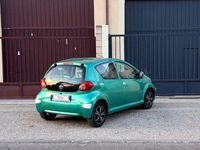 Usado Toyota Aygo 68 CV (50 kW) 2008 Verde Utilitario