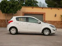 Usado Hyundai i20 75 CV (55 kW) 2014 Blanco Utilitario
