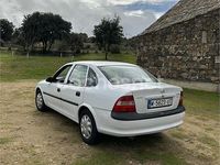 Usado Opel Vectra 115 CV (84 kW) 1997 Blanco Berlina