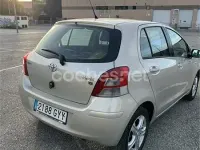 Usado Toyota Yaris 90 CV (66 kW) 2010 Beige Utilitario