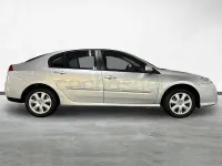 Usado Renault Laguna III Expression 140 CV (102 kW) 2009 Gris / plata Berlina