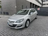 Usado Opel Astra Excellence 140 CV (102 kW) 2015 Gris / plata Berlina