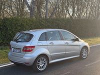 Usado Mercedes B180 109 CV (80 kW) 2011 Gris / plata Monovolumen