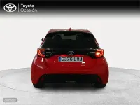 Usado Toyota Yaris Hybrid Style 116 CV (85 kW) 2022 Rojo Berlina