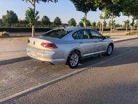 Usado VW Passat Executive 150 CV (110 kW) 2021 Gris / plata Berlina