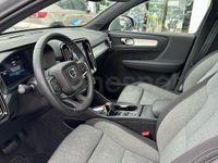 Usado Volvo XC40 Core 197 CV (144 kW) 2025 Gris / plata SUV