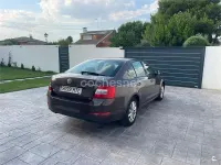 Usado Skoda Octavia Ambition 105 CV (77 kW) 2013 Marrón Berlina