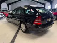 Usado Mercedes C180 Elegance 163 CV (119 kW) 2002 Azul Familiar