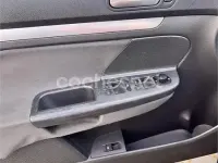 Usado VW Jetta Advance 105 CV (77 kW) 2005 Gris / plata Berlina