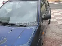 Usado Ford Fiesta Trend 80 CV (58 kW) 2003 Azul Utilitario