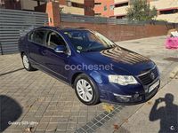Usado VW Passat Highline 170 CV (125 kW) 2007 Azul Berlina
