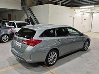 Usado Toyota Auris Hybrid Advance 136 CV (100 kW) 2014 Gris / plata Familiar