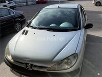 Usado Peugeot 206 75 CV (55 kW) 2002 Gris / plata Berlina