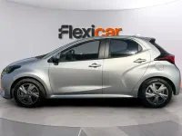 Usado Toyota Yaris Hybrid Active 116 CV (85 kW) 2025 Gris Berlina