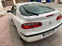 Usado Renault Laguna II Dynamique 120 CV (88 kW) 2003 Blanco Berlina