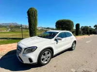 Usado Mercedes GLA180 122 CV (89 kW) 2019 Blanco SUV