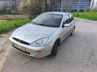 Usado Ford Focus Trend 90 CV (66 kW) 2000 Gris / plata Berlina