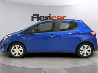 Usado Toyota Yaris Hybrid Business Edition 116 CV (85 kW) 2020 Azul Berlina