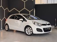 Usado Kia Rio 85 CV (62 kW) 2013 Blanco Berlina