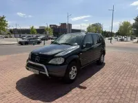 Usado Mercedes ML320 218 CV (160 kW) 2000 Negro SUV