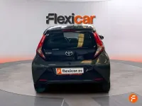 Usado Toyota Aygo X-play 72 CV (52 kW) 2021 Beige Utilitario