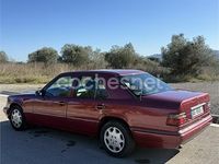 Usado Mercedes E300 136 CV (100 kW) 1993 Granate Familiar