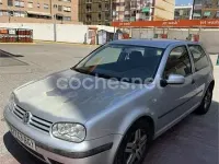 Usado VW Golf IV Highline 100 CV (73 kW) 2001 Gris / plata Berlina