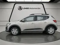Usado Dacia Sandero Expression 91 CV (66 kW) 2024 Gris / plata Berlina