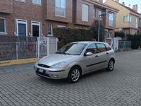 Usado Ford Focus Trend 100 CV (73 kW) 2005 Gris / plata Berlina