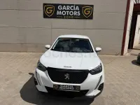 Usado Peugeot 2008 Active 100 CV (73 kW) 2022 Blanco SUV