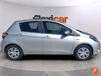 Usado Toyota Yaris Hybrid Active 100 CV (73 kW) 2019 Gris Utilitario