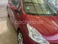 Usado Peugeot 208 82 CV (60 kW) 2013 Rojo Utilitario