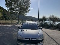Usado Peugeot 206 75 CV (55 kW) 2002 Gris / plata Berlina