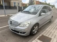 Usado Mercedes B200 140 CV (102 kW) 2006 Gris / plata Monovolumen