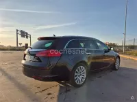 Usado Opel Insignia Sport 160 CV (117 kW) 2012 Negro Familiar