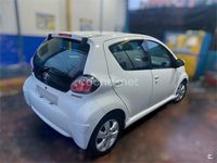 Usado Toyota Aygo Live 68 CV (50 kW) 2013 Blanco Utilitario